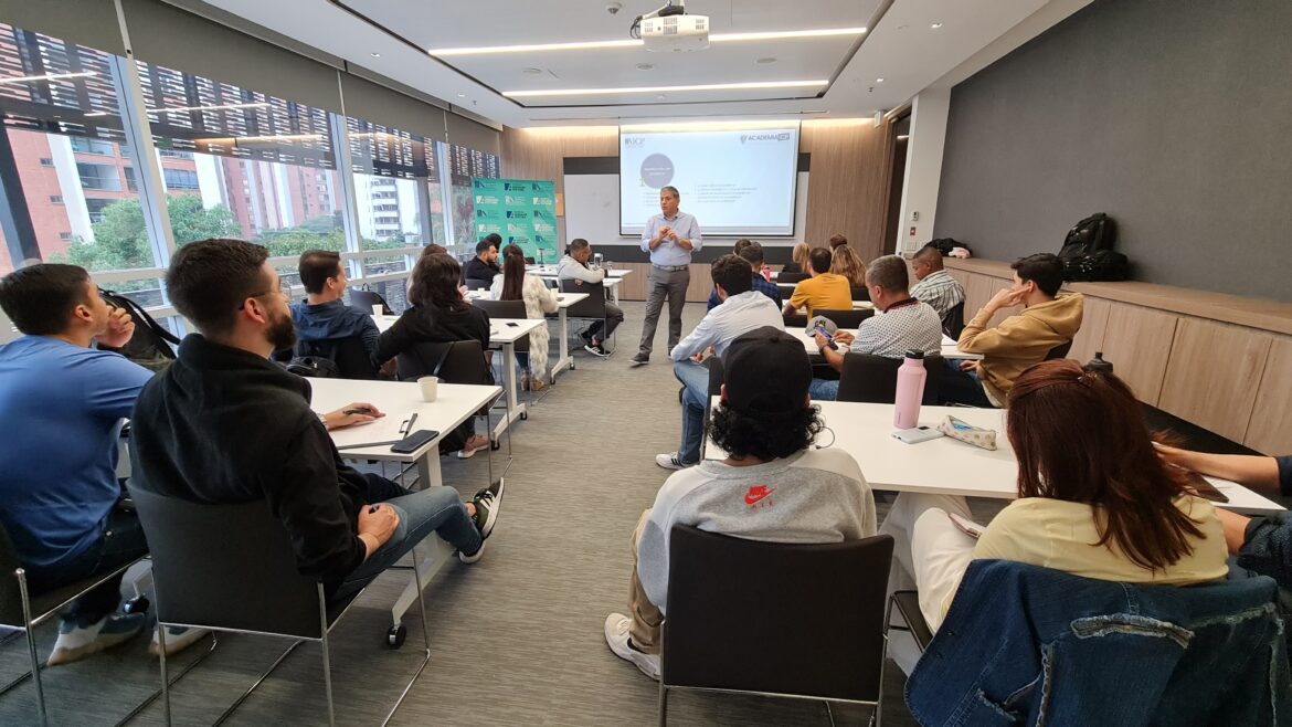 Escuela de Liderazgos Emergentes Medellin ICP KAS